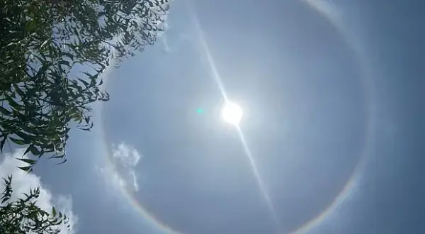 Halo na niebie: Co zapowiada i dlaczego zmienia pogodę?