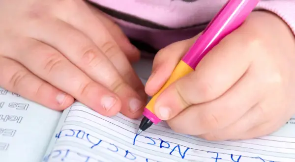 Czy to dysleksja lub dysgrafia? Rozpoznaj objawy i pomóż dziecku