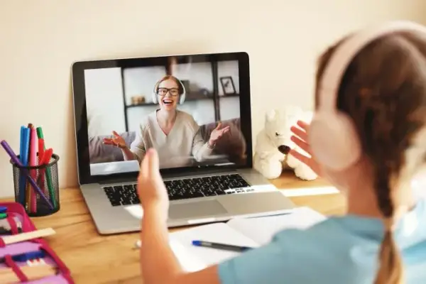 Kto ma zdalne nauczanie? Zasady i powody przejścia na online