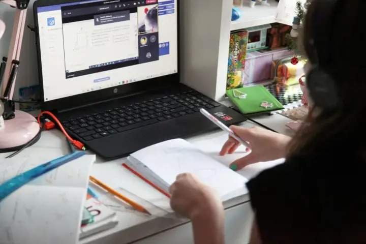 Czy nauka zdalna wróci na uczelnie? Przepisy i przyszłość studiów